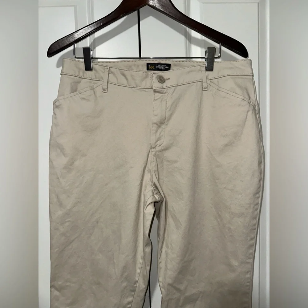 Lee Relaxed Fit Straight Leg Mid Rise Khakis M